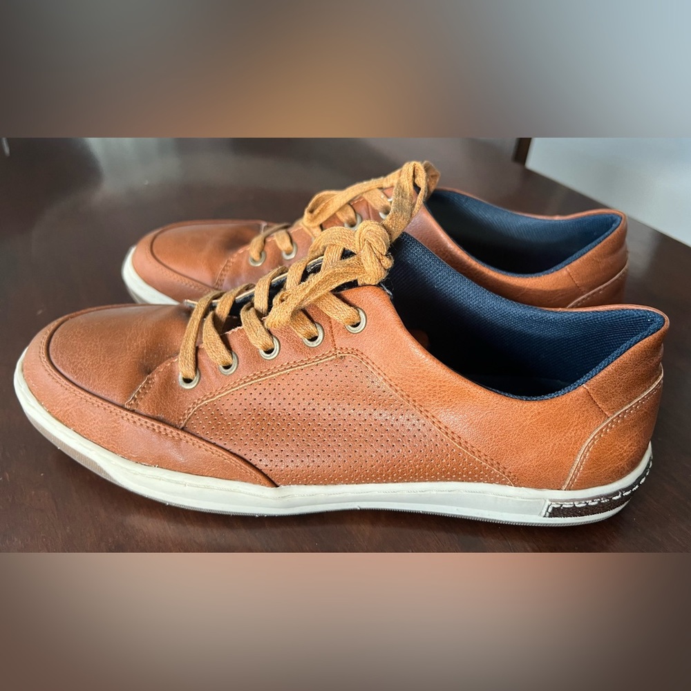 Men’s JONSEN SIZE 8 leather casual sneaker